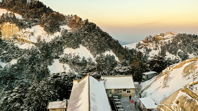 陜西華山：高山雪景如畫(huà)