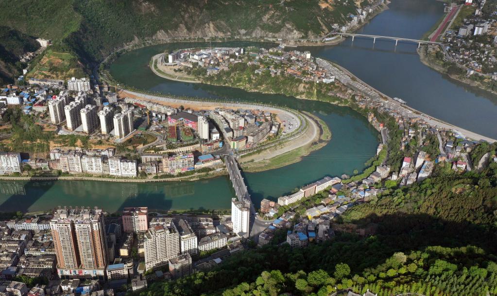 陜西旬陽(yáng)：蜿蜒流轉(zhuǎn)匯奇觀